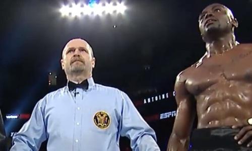 Американского боксера «ограбили» и в третий раз подряд присудили ничью. Видео