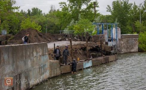 Восстанавливать подпорные стены озер в Центральном парке Караганды планируют начать в этом году