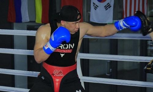 Казахстанский чемпион показал видео с подготовки к бою за титул