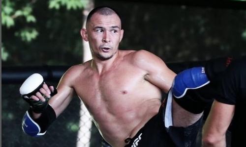 Казахский боец решил научить россиянина из UFC «нормально драться»