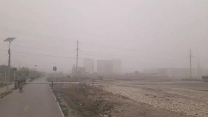 Жители Атырау пожаловались на пыль в городе
                13 апреля 2023, 13:22