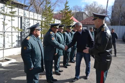 Глава Карагандинского региона посетил региональное командование Национальной гвардии