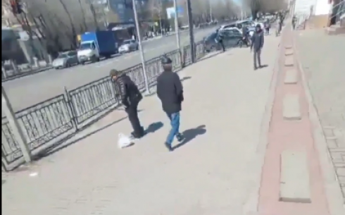 Полицейские задержали двух мужчин, оголившихся в Караганде и Темиртау