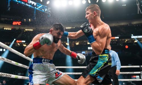 Спорный нокаут решил исход боя непобежденного боксера из Украины в весе Головкина и Алимханулы. Видео