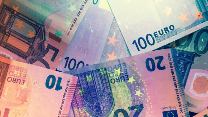 Названы официальные курсы доллара, рубля и евро на 25 апреля
                24 апреля 2023, 17:25