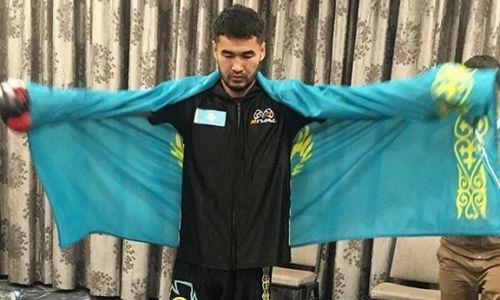 Казахстанский боксер сделал вес перед боем с непобежденным соперником в России. Фото