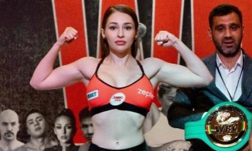Самая сексуальная казахстанская боксерша прошла взвешивание перед боем за титул WBC
