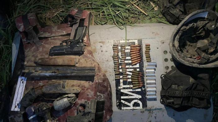 Полицейский щит и бронежилет нашли в тайнике с оружием в Жетысу
                30 апреля 2023, 23:39