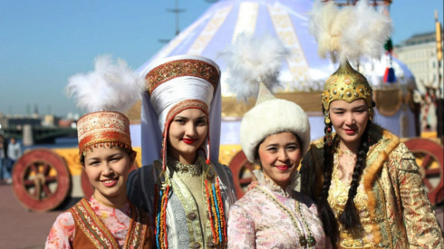 День единства народа Казахстана: сколько людей разных национальностей живёт в стране