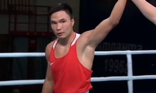 Казахстанец побил непобежденного нокаутера на чемпионате мира по боксу в Ташкенте