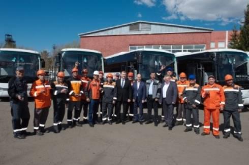 Водители угольного департамента АО «АрселорМиттал Темиртау» получили ключи от новых автобусов
