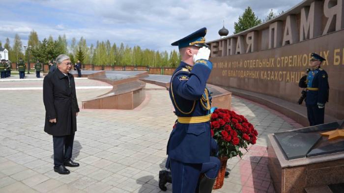 Токаев возложил цветы к Мемориальному комплексу воинам-казахстанцам
                08 мая 2023, 19:53