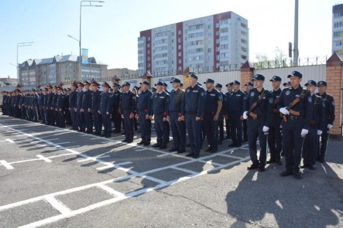 Молодое пополнение петропавловской полиции приняло Присягу в канун Дня Победы