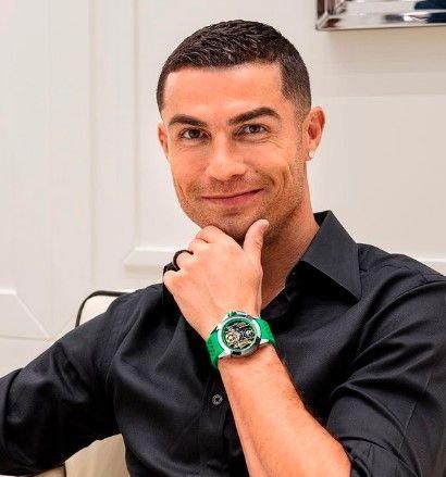 Роналду презентовали часы с его изображением стоимостью € 105 тыс.