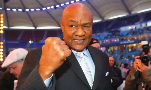 «Я готов вернуться!». Легендарный боксер поразил силой удара в 74 года. Видео