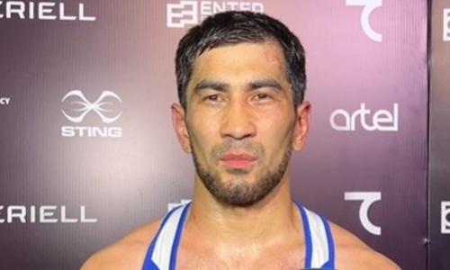 Капитан сборной Казахстана прокомментировал тяжелый бой за выход в финал на ЧМ-2023 по боксу