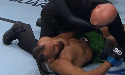 Тяжелый нокаут за 13 секунд решил судьбу боя UFC в весе Шавката Рахмонова. Видео