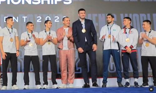 Баходир Джалолов показал эмоциональное видео с казахстанскими боксерами после ЧМ-2023
