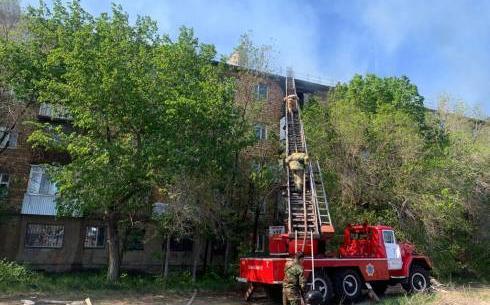 В ДЧС рассказали подробности пожара в 11 квартале Караганды