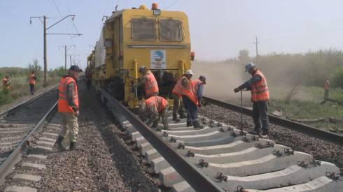 Более 100 км железной дороги обновляют в Карагандинской области