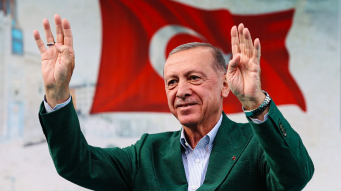 Эрдогана начали поздравлять с победой на выборах президента Турции
                28 мая 2023, 22:58
