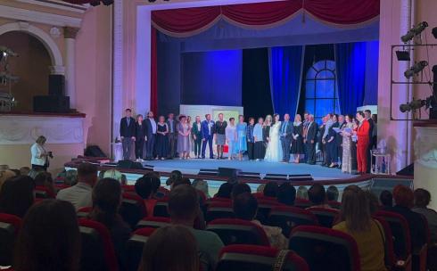 Темиртауский ТЮЗ закрыл 34-ый театральный сезон