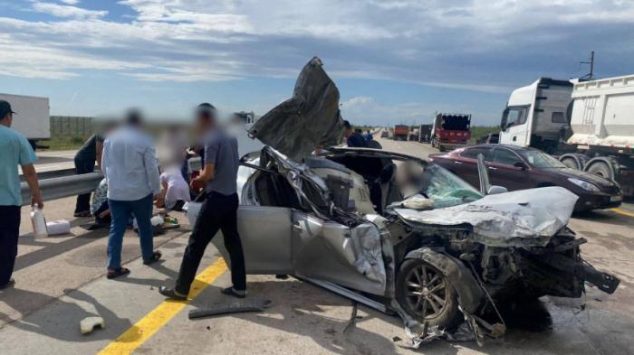 Toyota Camry врезалась в КамАЗ и превратилась в груду металла в Акмолинской области
                09 июня 2023, 03:01