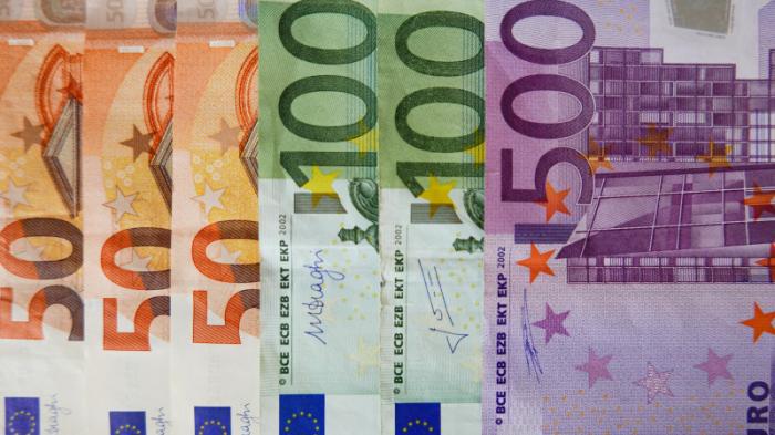 Установлены официальные курсы доллара, рубля и евро на выходные
                09 июня 2023, 17:42