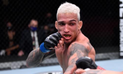 Видео полного боя Чарльз Оливейра — Бенеил Дариуш на UFC 289 с быстрым нокаутом