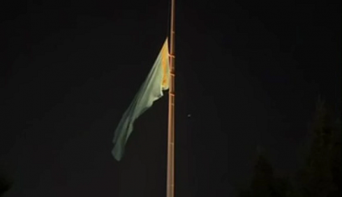 Главный флаг приспустили в Астане по случаю траура