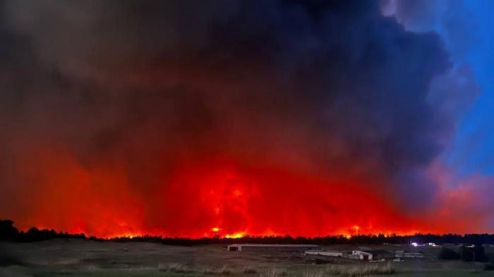 Страшные кадры надвигающегося пожара публикуют жители пригородов Семея
                13 июня 2023, 07:30