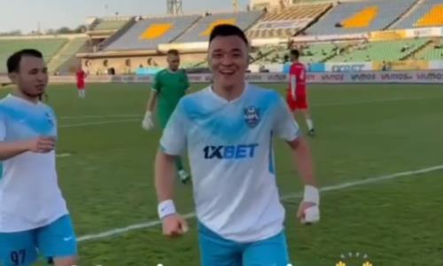 «Не пытайтесь повторить это». Казахстанец попал в самый популярный футбольный паблик мира. Видео