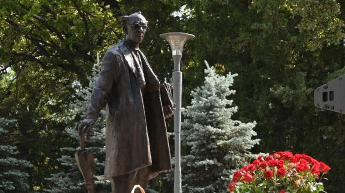 Скульптура Юрия Померанцева установлена в Алматы
                15 июня 2023, 15:27