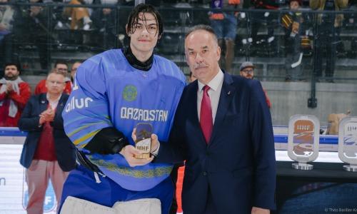 Казахстанский хоккеист продолжит карьеру в Канаде