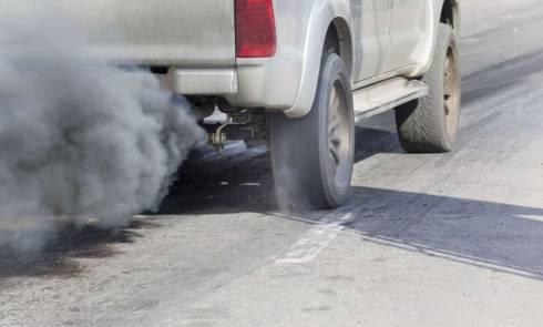 Экологи и полицейские проверяют чадящие карагандинские автобусы на дымность