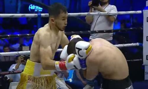 Непобежденные боксеры из Казахстана и Узбекистана устроили зарубу в бою за титул WBC. Видео