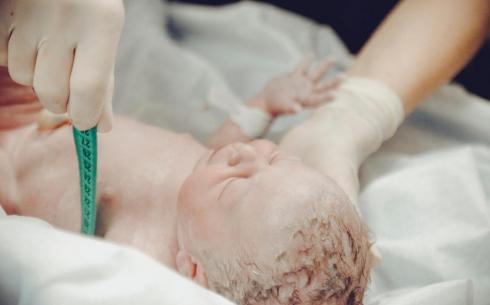 В Караганде женщина, которую оперировали во время беременности, родила