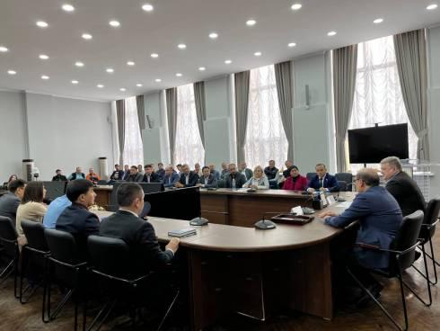 В Темиртау прошла встреча по урегулированию вопросов по зарплатам к АМТ от подрядных организаций