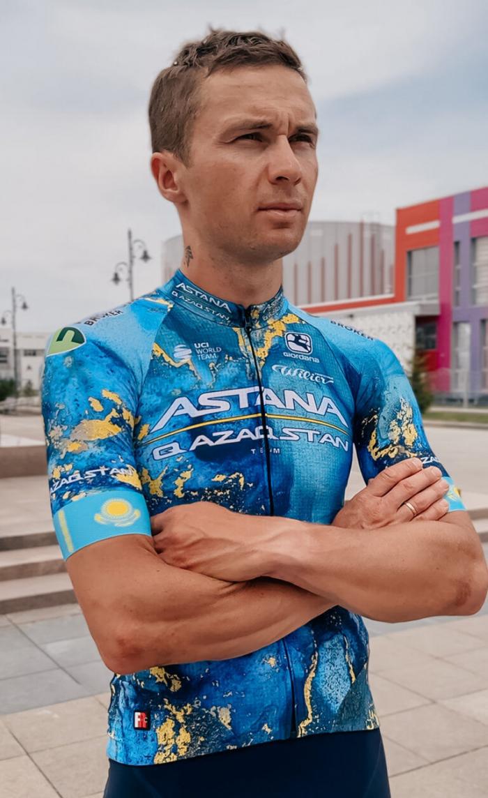 Фото. Астана представила новую экипировку на «Тур де Франс»