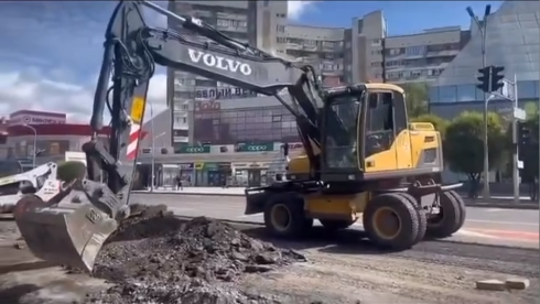 Из-за ремонта дорог центр Караганды встал в пробках: аким просит потерпеть
