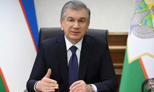 Президент Узбекистана наградил казахского чемпиона мира по боксу