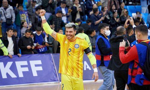 Капитан сборной Казахстана встретился с главной звездой «Реала». Фото