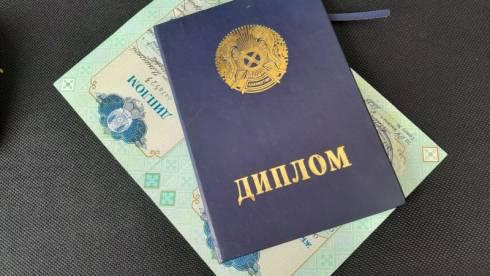Дипломы с QR-кодом начали выдавать в казахстанских колледжах