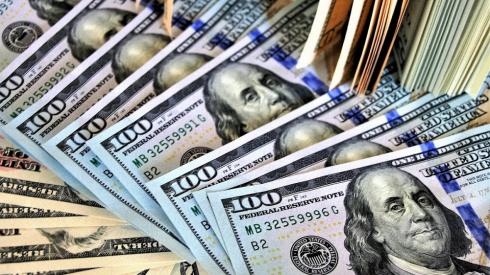 Нацбанк закупил 240 млн долларов, чтобы поддержать валютную долю пенсионных активов