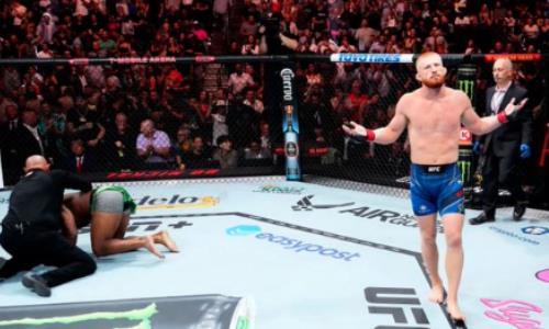 Убойный нокаут на первой минуте решил судьбу боя восходящей звезды на UFC 290. Видео