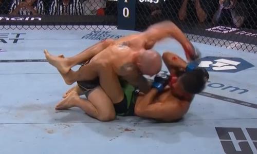 Бой Алекса Волкановски за титул чемпиона UFC закончился кровавым нокаутом. Видео