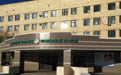 Некуда присесть: карагандинцы пожаловались на одну из больниц города