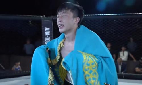 19-летний казахстанский боец нокаутировал соперника у него на родине. Видео