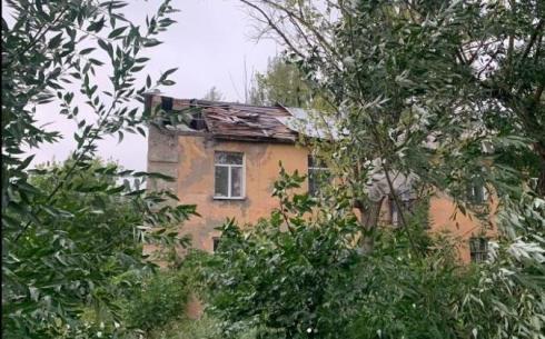 Из-за сильного порыва ветра в Караганде сорвало крыши не нескольких домах