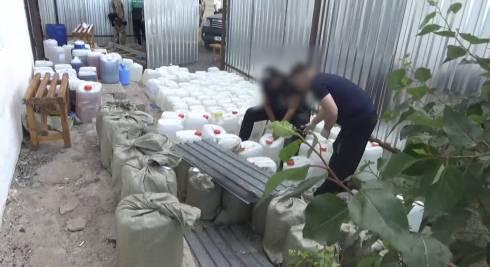 22 кг “синтетики” и более 2 тонн прекурсоров: нарколабораторию ликвидировали в Карагандинской области
